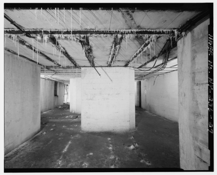 File:Emplacement no. 1, view to east from shot gallery. At left is passage to entrance; at right is corridor to magazines and projectile hoist - Fort Wadsworth Battery Romeyn B. Ayers, HAER NY,43-ROSE,3-27.tif