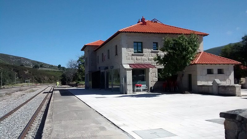 File:Estación de A Mezquita-Vilavella 3.jpg