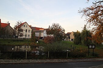 Etzdorf, Ansicht über Dorfteich