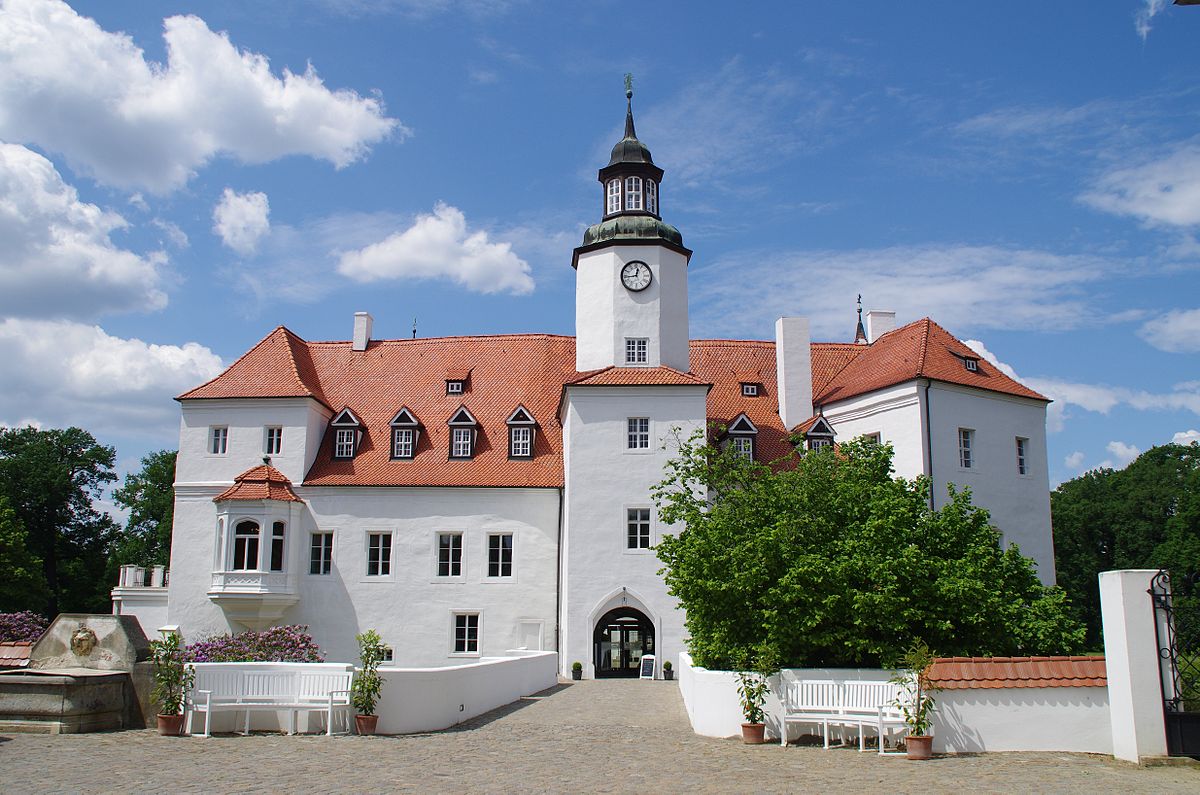 File Furstlich Drehna Schloss Lindenplatz Luckau Jpg Wikimedia