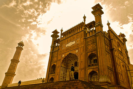 "Facade,_Entrance_Chamber,_Badshahi_Masjid,_Lahore..jpg" by User:Asultan