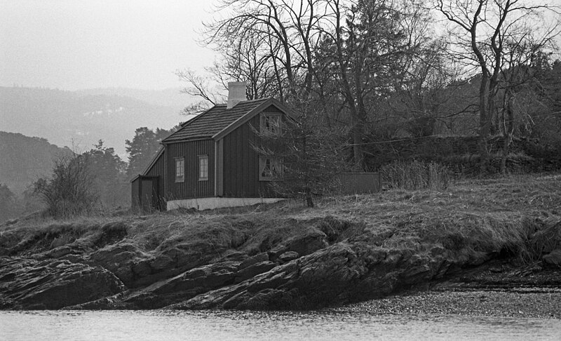 File:Fagerheimsbukta (1983) (8293141093).jpg