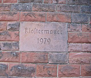 Gedenkstein zur Renovierung der Klostermauer, 1979