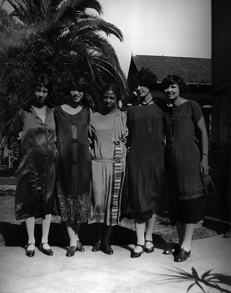 File:Five Delta Sigma Theta members, 1920s.jpg