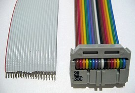 20-жильный серый плоский кабель и многоцветный кабель с соединителем типа IDC[en]
