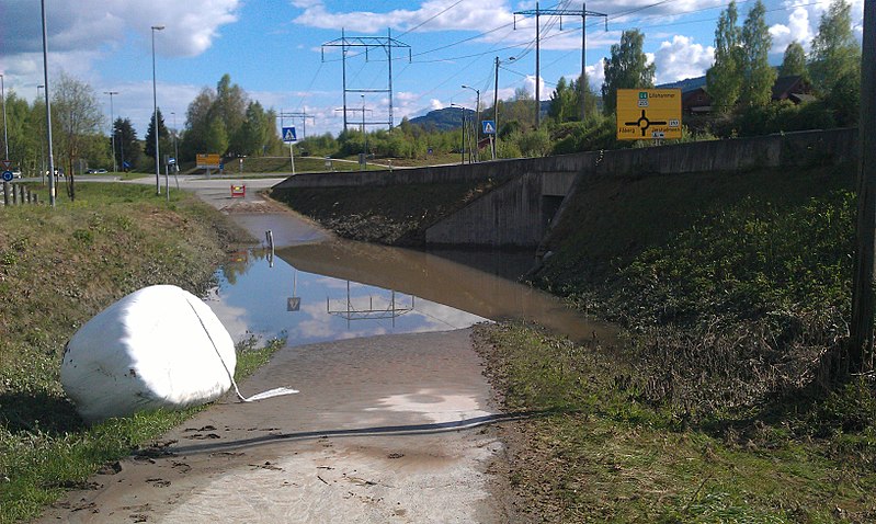 File:Flom i Lillehammer lopsk hoyball.jpg