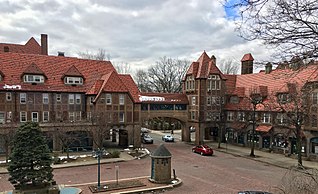 <span class="mw-page-title-main">Forest Hills, Queens</span> Neighborhood of Queens in New York City