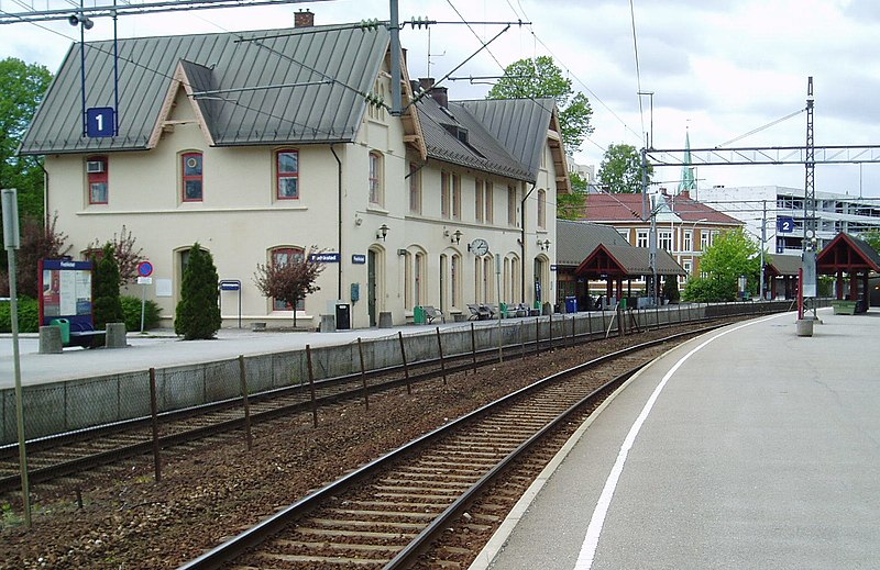 File:FredrikstadTrainStation (cropped).JPG