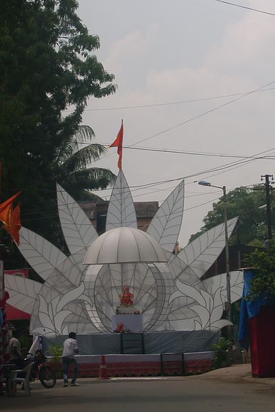 File:Ganpati stage in Koregaon Park (2).JPG