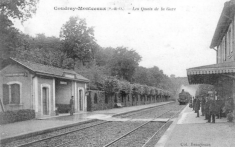 File:Gare-du-Coudray-Montceaux - carte postale0003.jpg