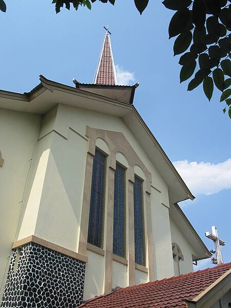 File:Gereja Santo Petrus Solo 2011 Bennylin 04.jpg