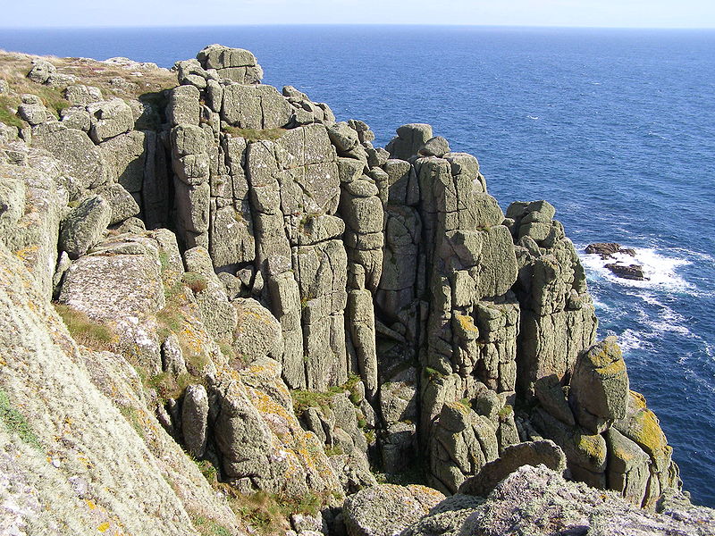 File:Granite cliffs at Gwennap Head Cornwall.jpg