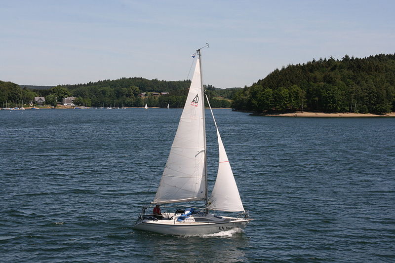 File:Hückeswagen - Bevertalsperre (Damm) 04 ies.jpg