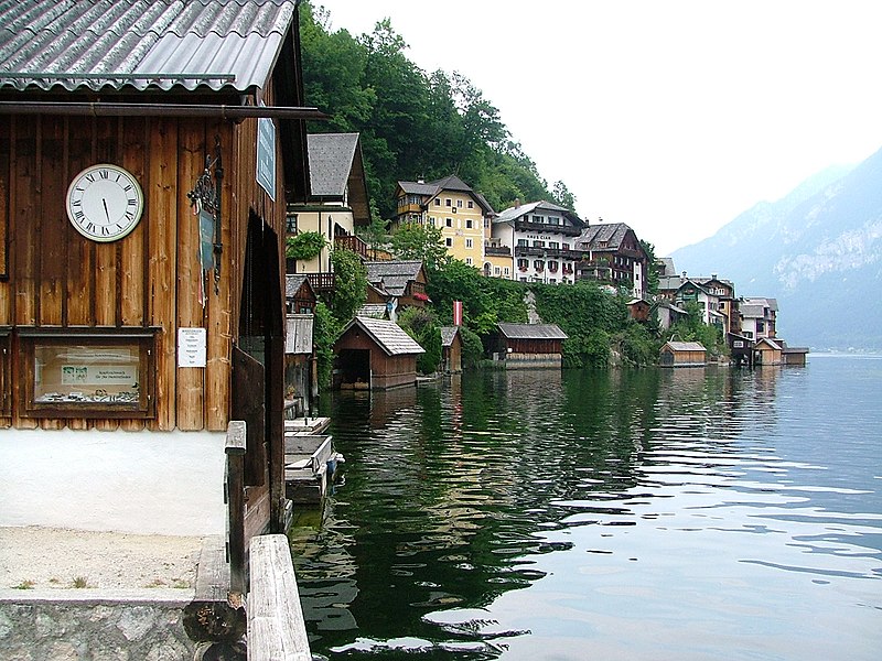 File:Hallstatt bord de lac.jpg