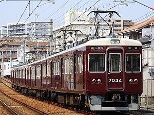 伊丹線用の7000系電車 （新伊丹駅 - 伊丹駅間）