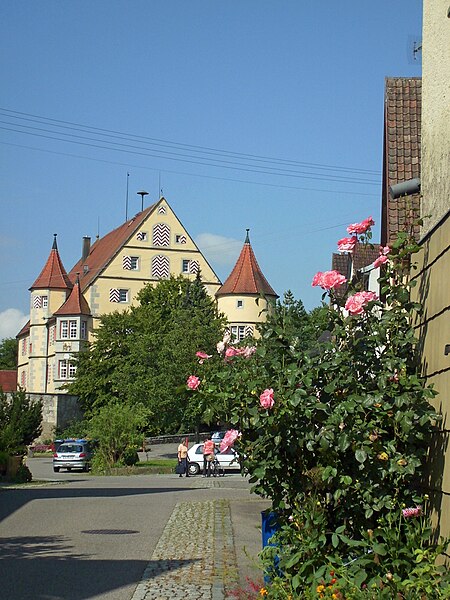 File:Hirrlingen-Schloss3844.jpg