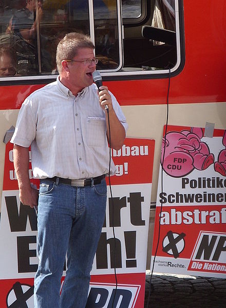 File:Holger Apfel Wahlkundgebung.jpg