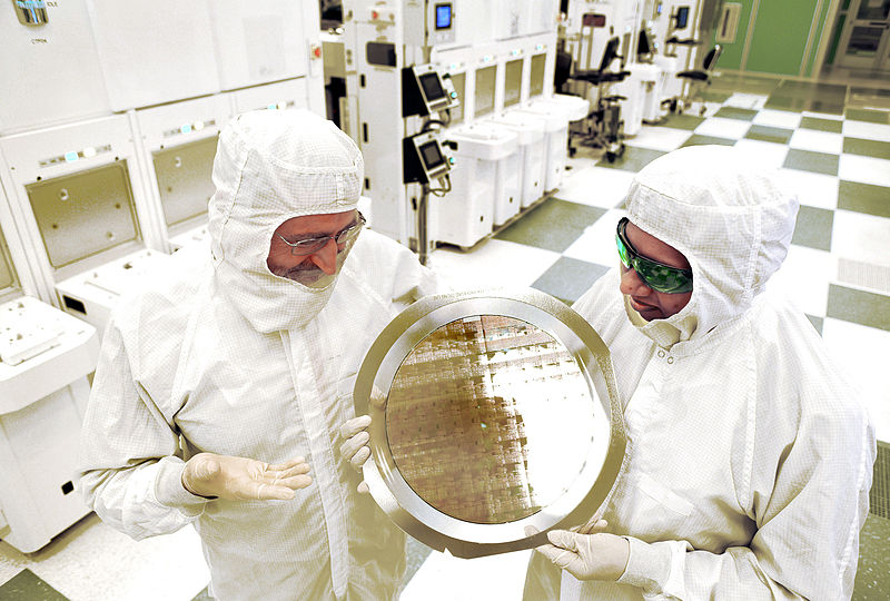 File:Ibm-7nm-chip.jpg