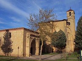 Iglesia y ermita de la localidad.