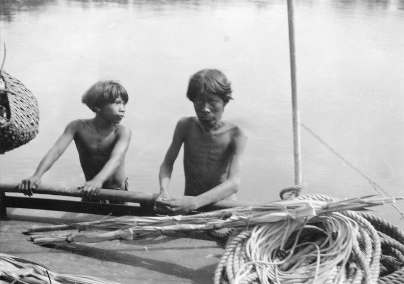 File:Indianer som besöka kostern Olga . Darién, Sambú River. Panama - SMVK - 004125.tif