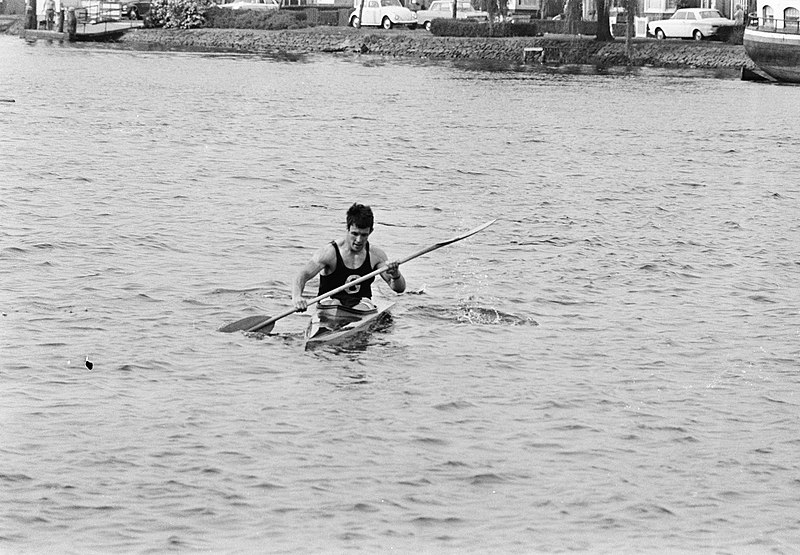 File:Internationale kanowedstrijden Zaandam zie ook nr. 235781 Paul Hoekstra in akt, Bestanddeelnr 923-5817.jpg