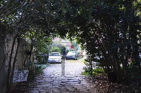 Isabelle Bowen Henderson House driveway