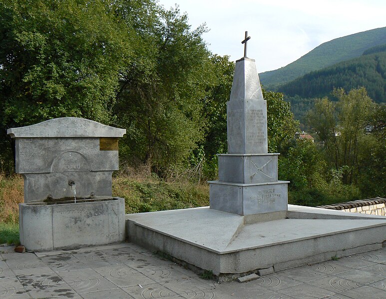 File:Iskrets-war-memorial-drinking-fountain.jpg
