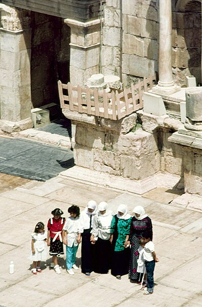 File:Jerash 1987 15.jpg