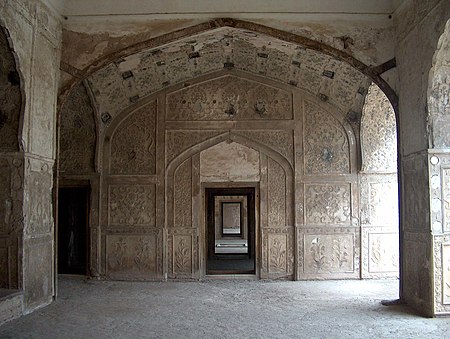 Fail:July_9_2005_-_The_Lahore_Fort-Doorways_of_sleeping_chambers.jpg