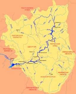Kamas avrinningsområde (Tjusovaja längst till höger på kartan)