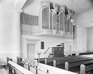 Interieur met orgel en preekstoel