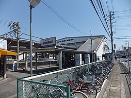 船橋競馬場駅駅入口（2012年4月5日）
