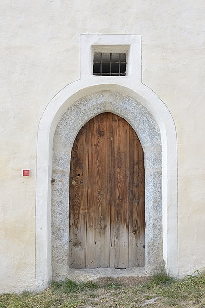 File:Krenmair Lajen east entrance.jpg