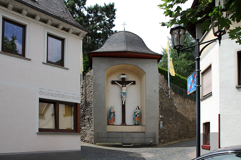 File:Kulturdenkmal Oberwesel, Kreuzigungsgruppe, 18. Jh. Bußgasse u. Oberstr. DZ. Klostergelände.jpg