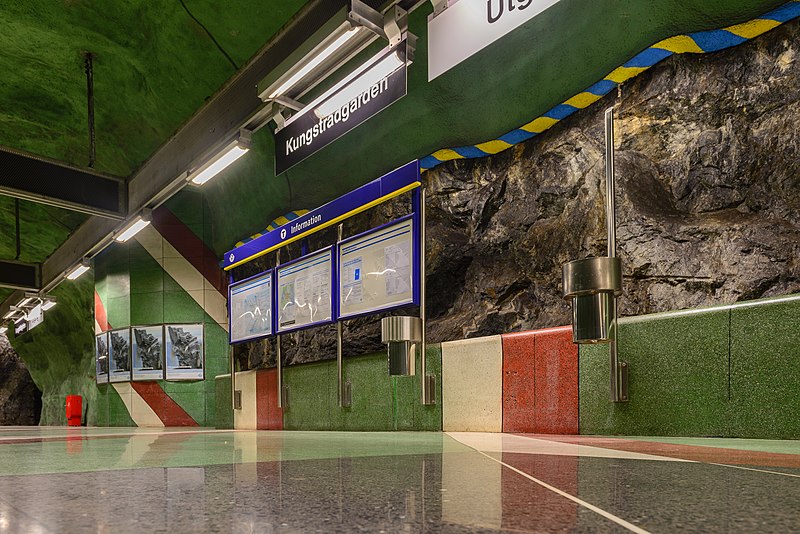 File:Kungsträdgården Metro station May 2014 06.jpg