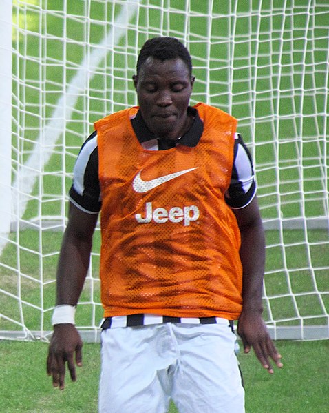 Asamoah warming up for Juventus in 2014