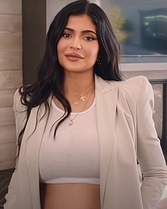 Kylie Jenner: Tidlige liv, Privat, Referencer