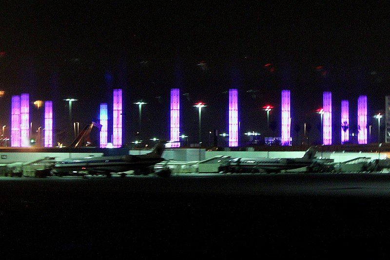 File:LAX International Airport (9090931573).jpg