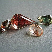 Various gem colors of Oregon sunstone Labradoriteoregonsunstone.jpg
