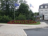 Langeais - Place du 14 Juillet - Nom de la ville avec des fleurs.jpeg