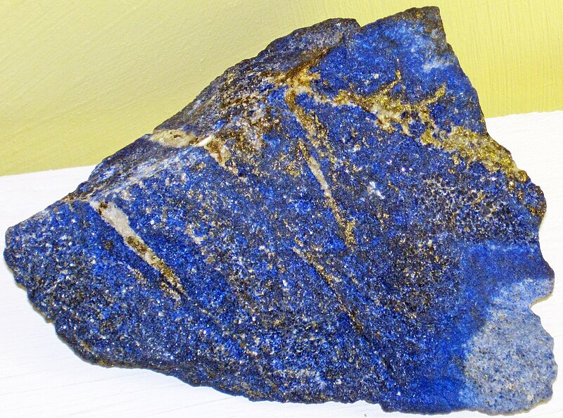 Файл:Lapis lazuli (lazuritic metamorphite) (Sar-e-Sang Deposit, Sakhi Formation, Precambrian, 2.4-2.7 Ga (?); Sar-e-Sang Mining District, Hindu-Kush Mountains, Afghanistan) 9 (49166803286).jpg