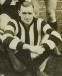 Les Main Australian rules footballer, born 1915