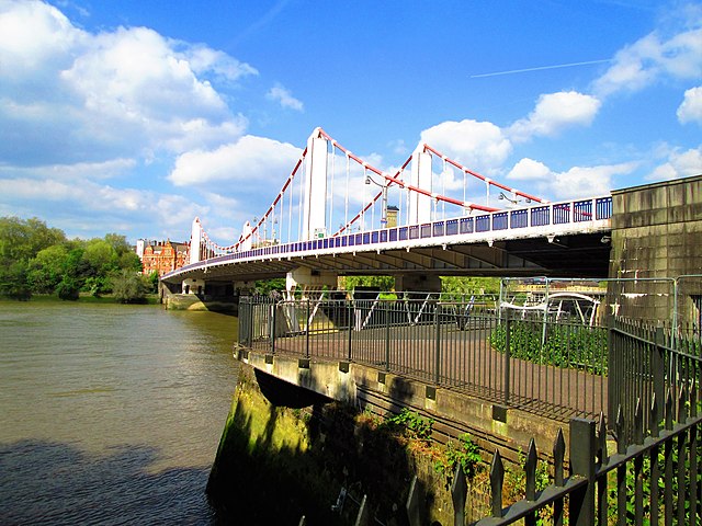 Image: London's Chelsea Bridge 5