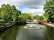 The duck pond and fountains Loose Park Duck Pond.jpg