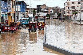 MINISTRO DE DEFENSA REALIZA VISITA DE INSPECCIÓN A ZONAS AFECTADAS POR LLUVIAS INTENSAS EN TUMBES (52738280667).jpg