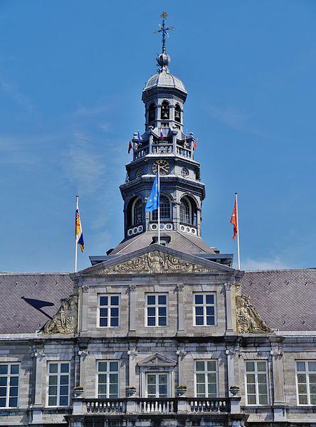 File:Maastricht Rathaus Turm.jpg