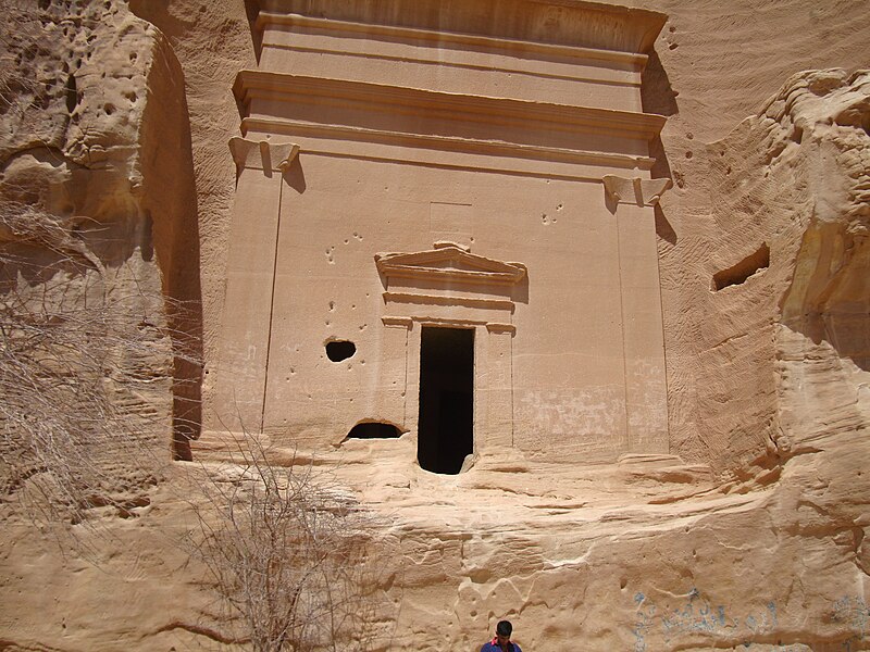 File:Madain Saleh 5.jpg