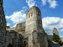 Main tower at Cachtice Castle, Slovakia.JPG