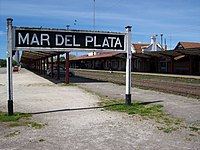 Platforms and sign pictured in 2008 Mar del Plata train station 1.jpg