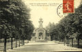 Kapelle des Hôpital Boucicaut in Paris mit Denkmal, 1907.